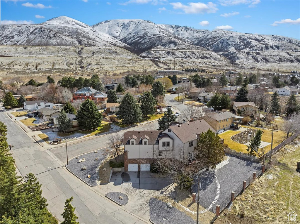 Aerial view with a residential view and a mountain view