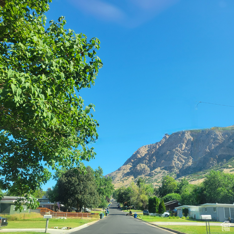 777 SIMORON DR Ogden, UT 84404