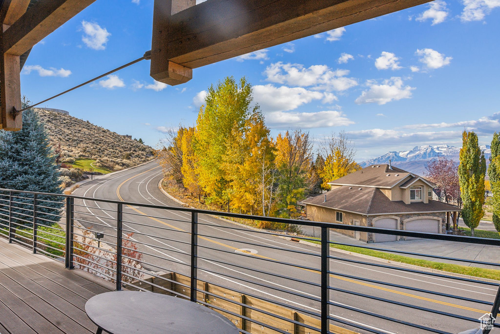 Balcony featuring a mountain view