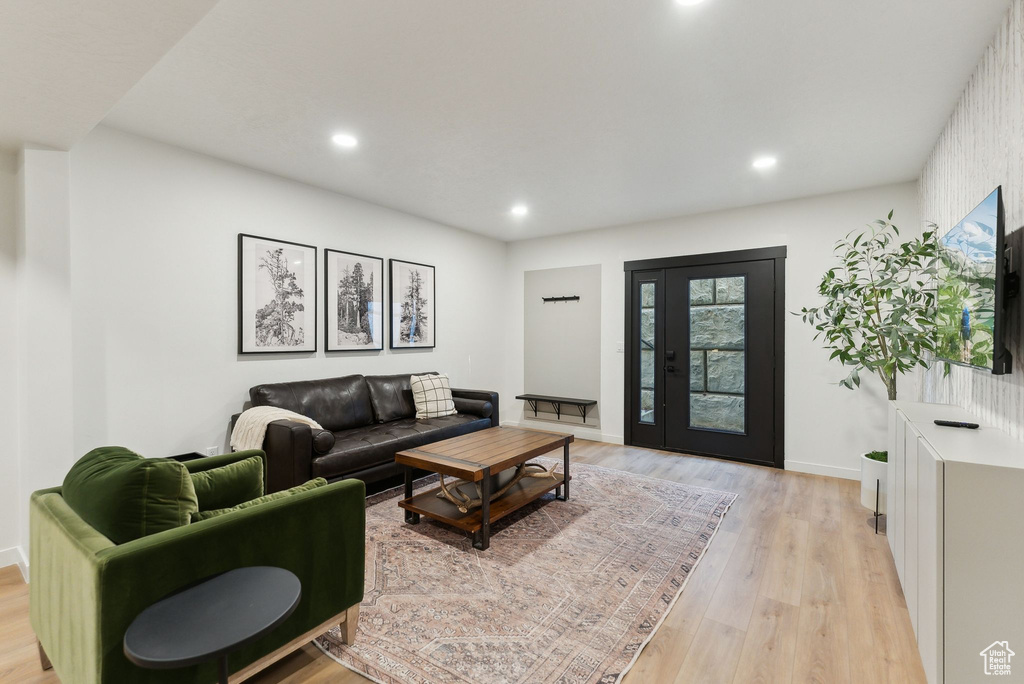 Living room featuring recessed lighting, light wood-style flooring, and baseboards