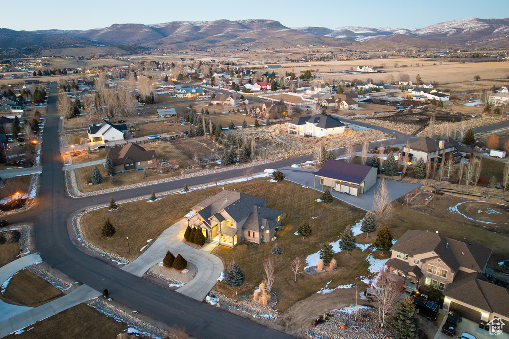Bird's eye view featuring a residential view and a mountain view