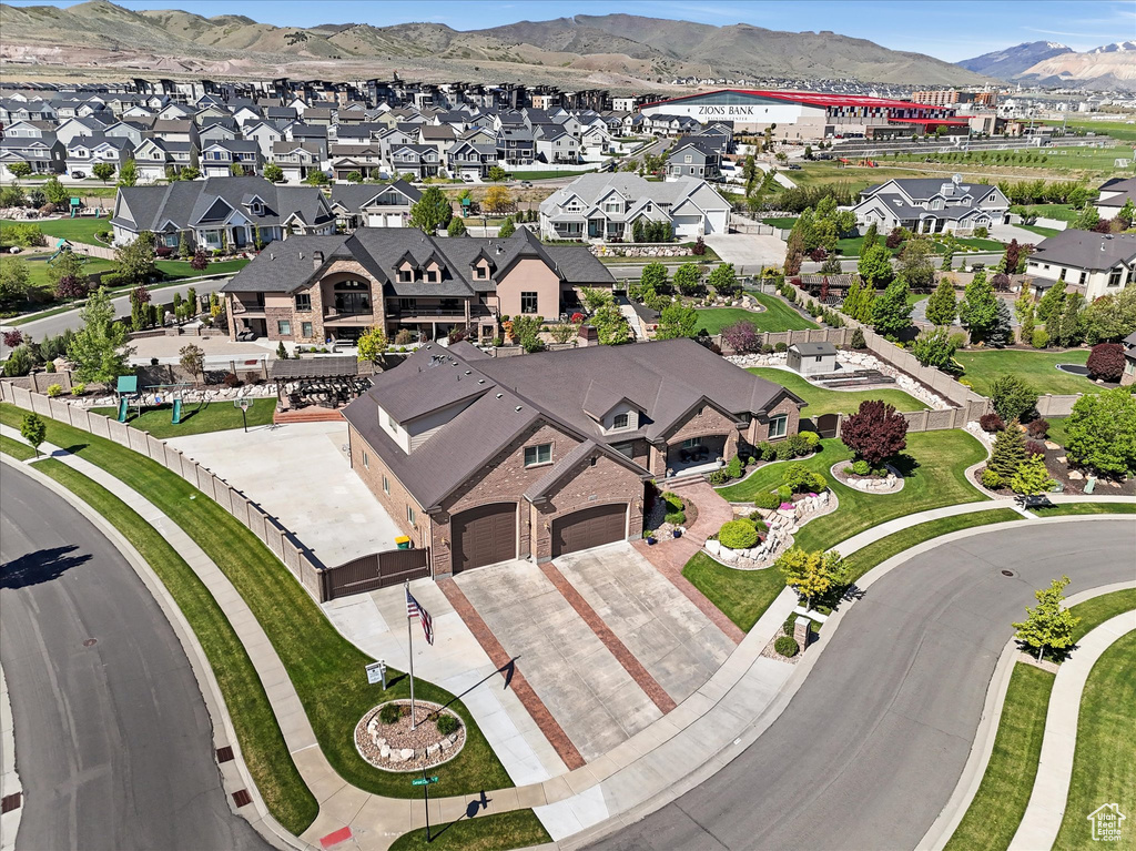 Aerial view of residential area featuring a mountain backdrop