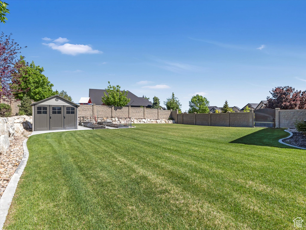 View of yard featuring a storage unit and an outdoor structure