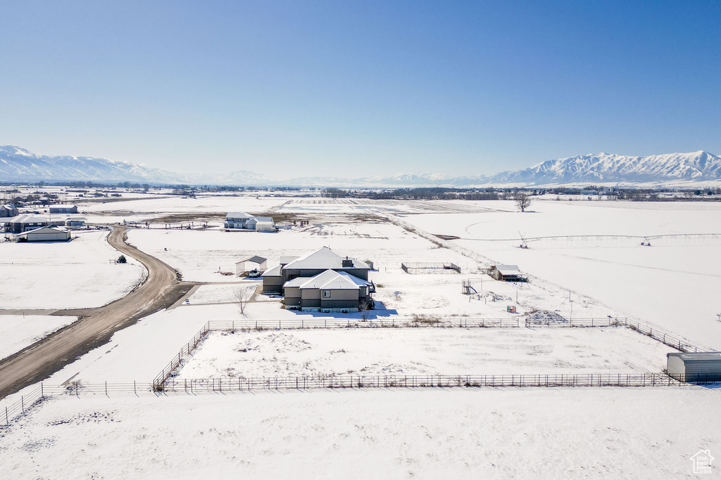 Snowy aerial view featuring a mountain view