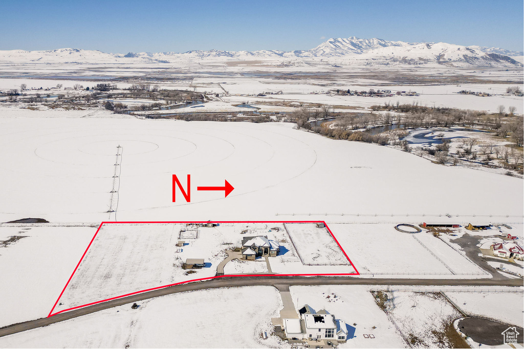 Snowy aerial view featuring a mountain view