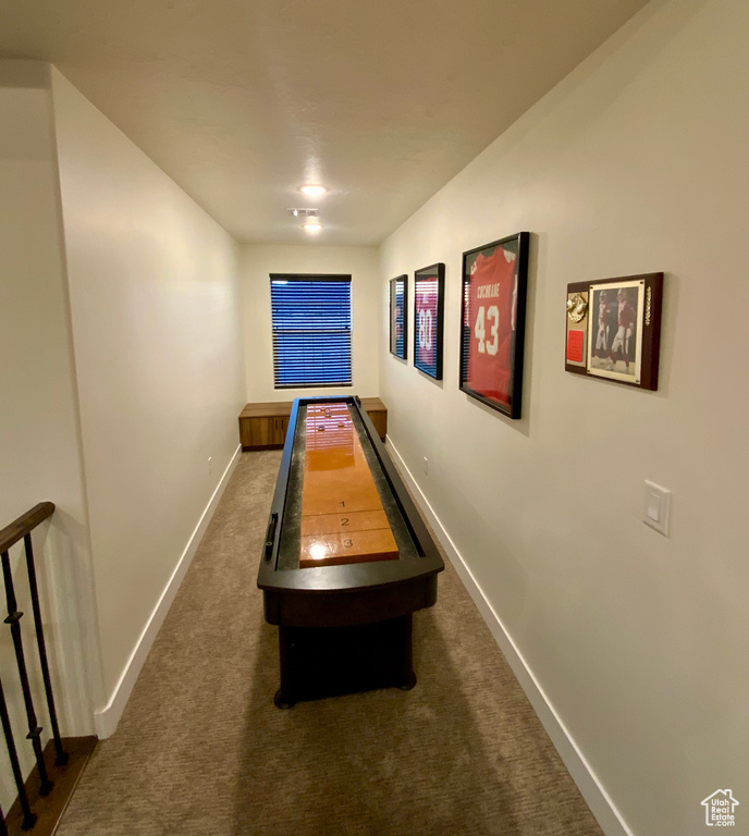 Playroom featuring carpet flooring and baseboards