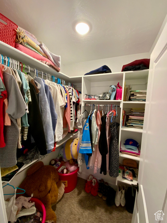 Walk in closet featuring carpet