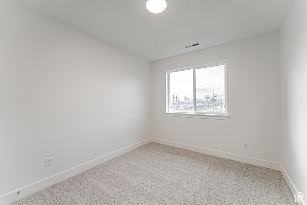 Empty room with light carpet