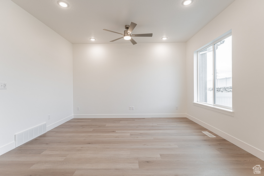 Unfurnished room featuring a ceiling fan, recessed lighting, and light wood finished floors