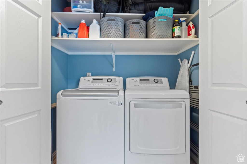 Washroom with washer and dryer