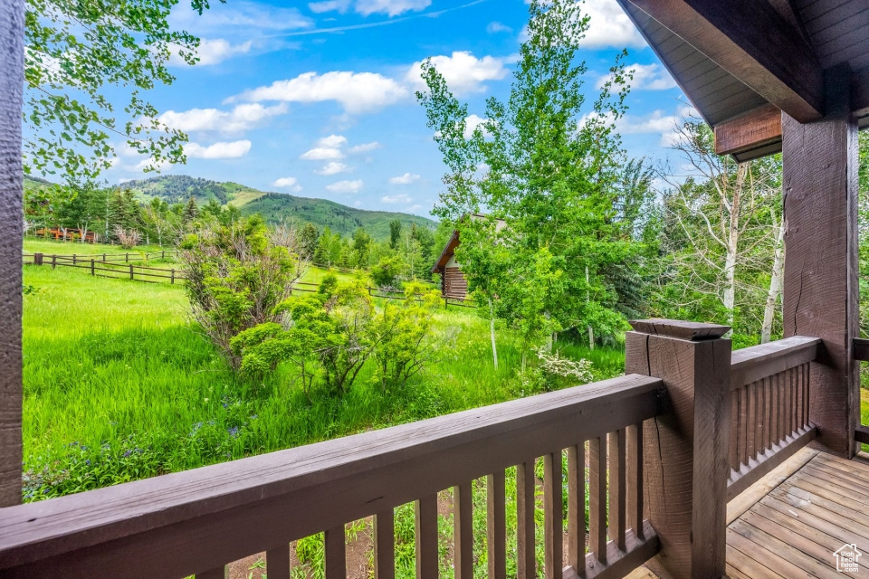 Balcony featuring a mountain view