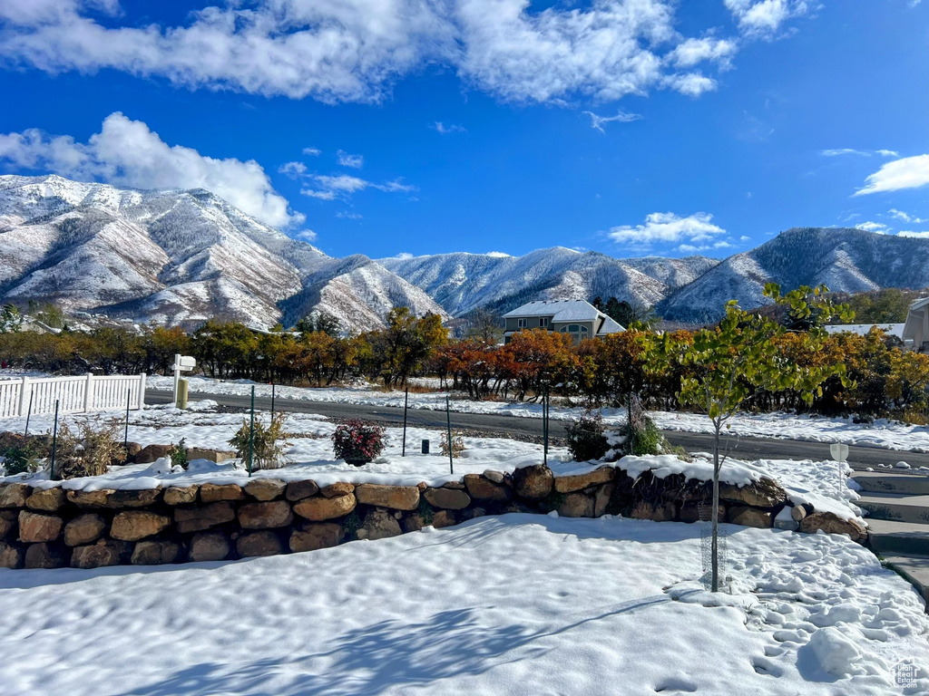 View of mountain feature