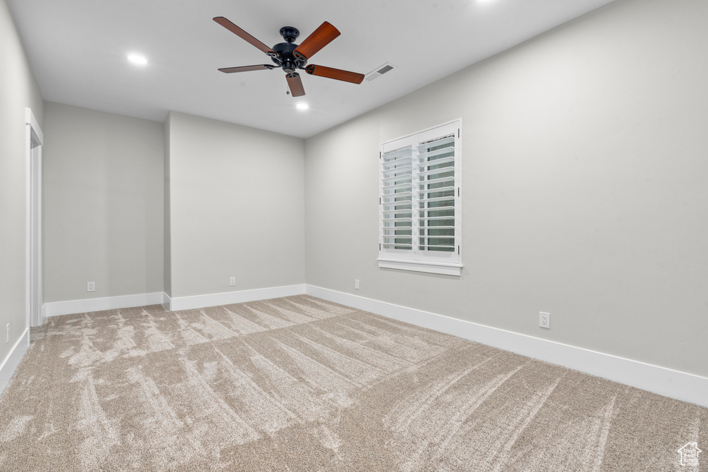 Spare room featuring visible vents, recessed lighting, baseboards, and carpet