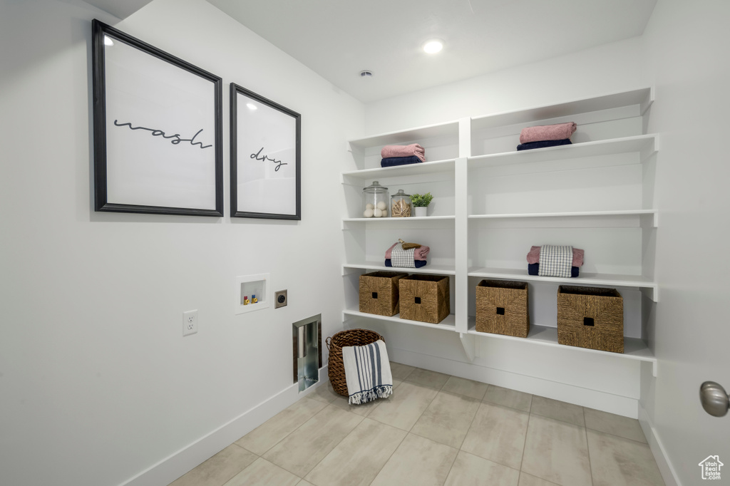 Washroom with laundry area, hookup for a washing machine, baseboards, and electric dryer hookup