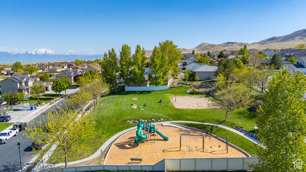 Bird's eye view with a residential view and a mountain view