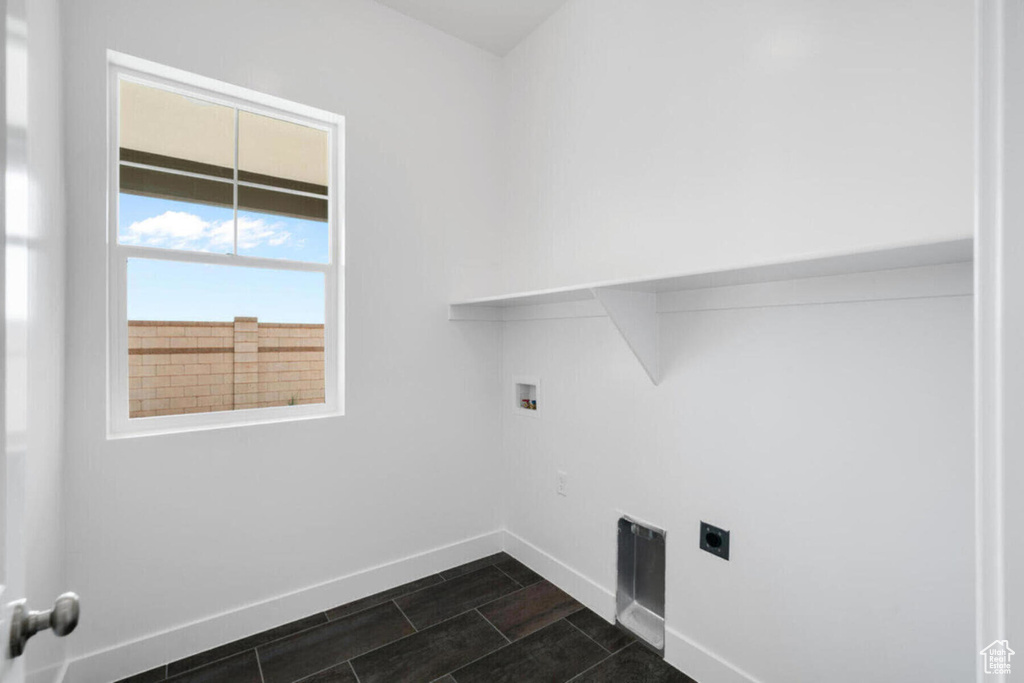 Laundry room with laundry area, hookup for a washing machine, baseboards, and hookup for an electric dryer