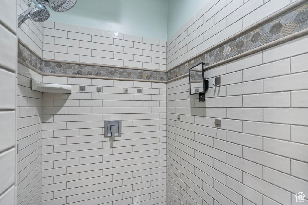 Bathroom featuring tiled shower