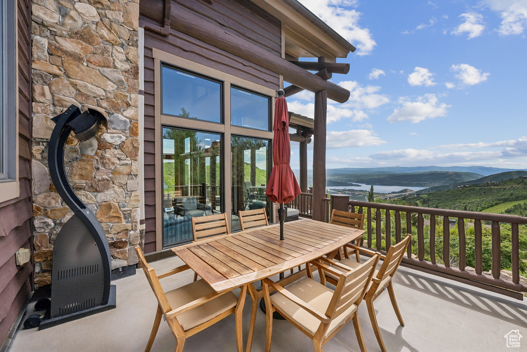 Balcony featuring a mountain view and outdoor dining area
