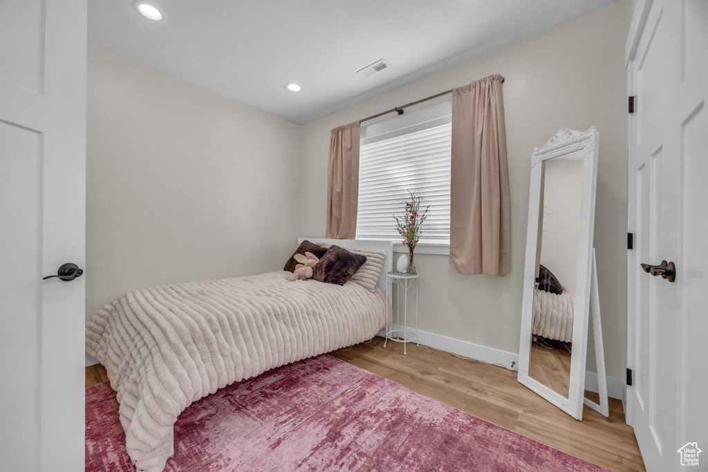 Bedroom featuring visible vents, recessed lighting, baseboards, and wood finished floors