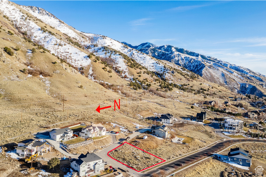 Bird's eye view with a mountain view