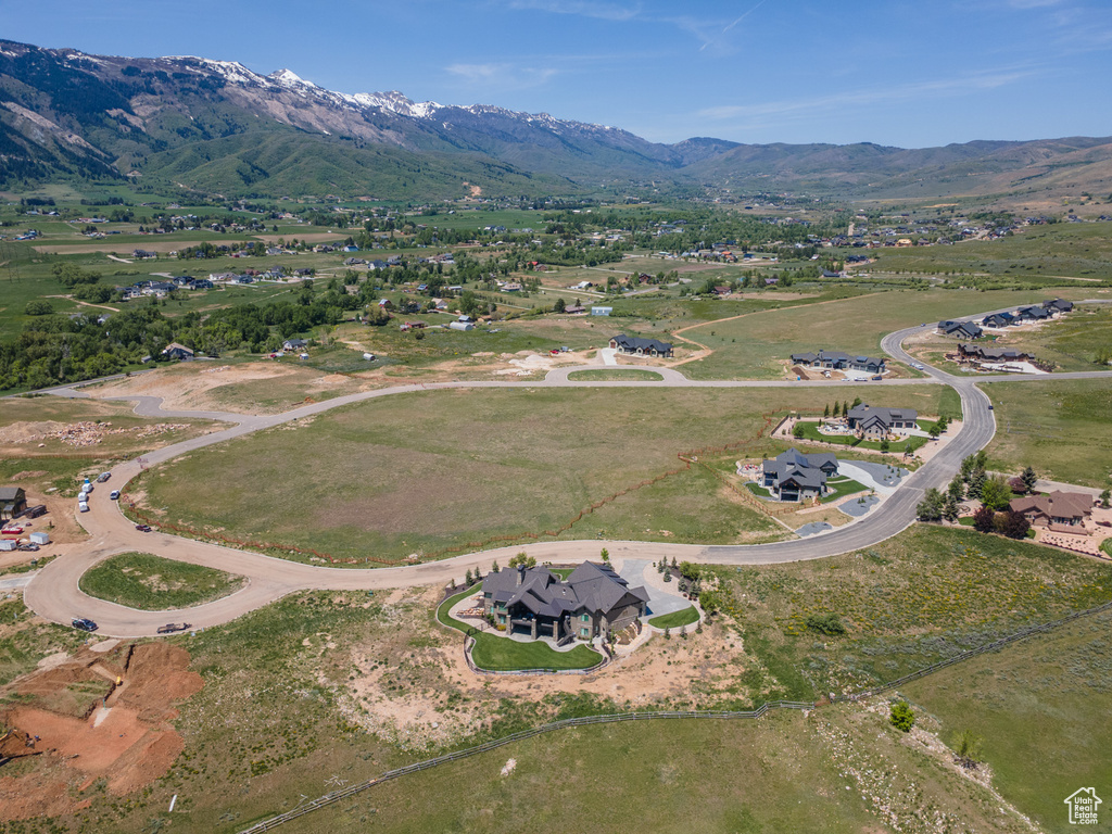 Aerial overview of property\\\\\\\'s location featuring a mountain backdrop