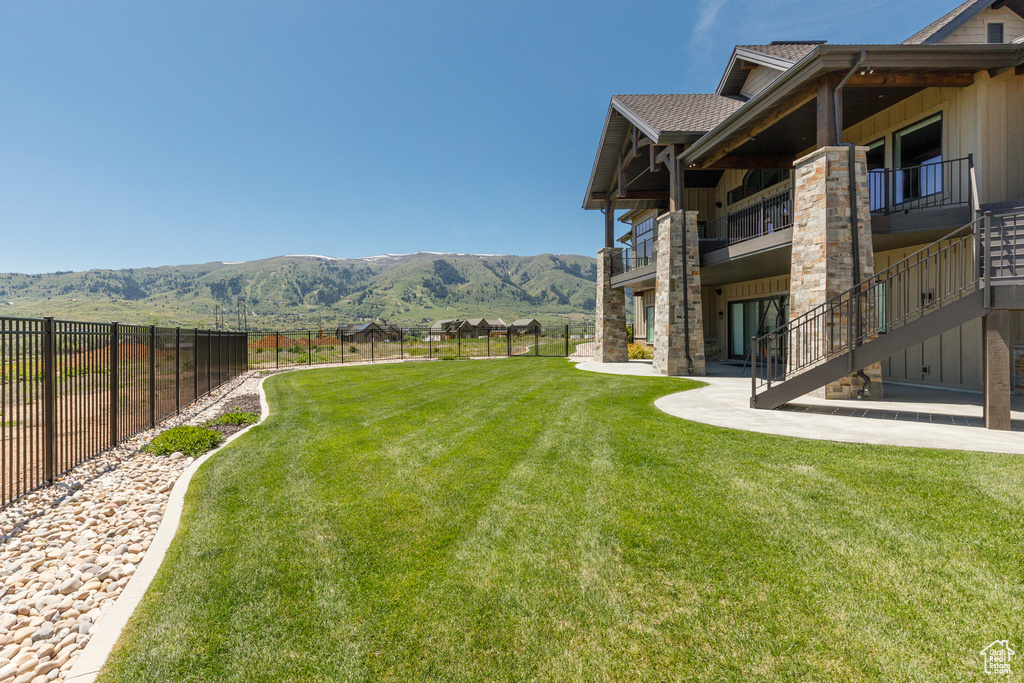 View of yard with a mountain view