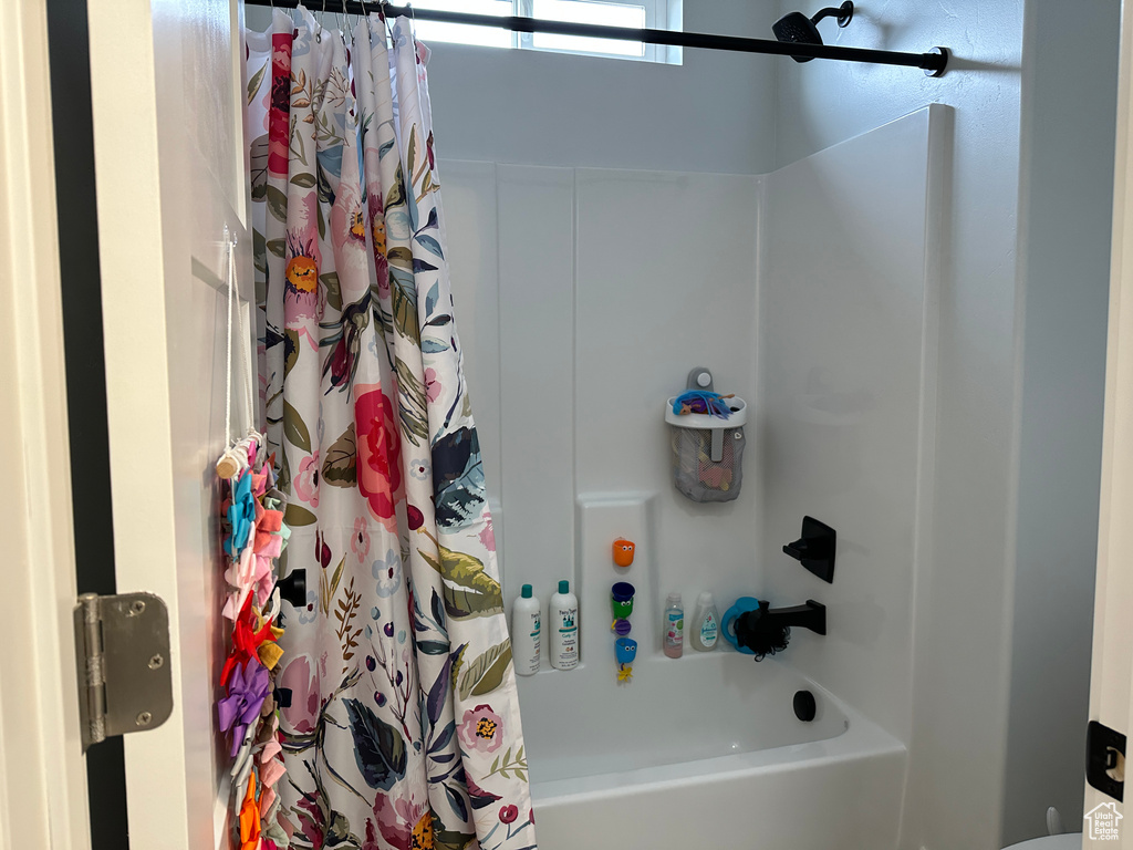 Bathroom with shower / bath combo with shower curtain