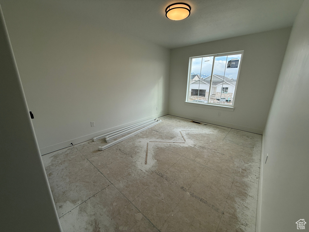 Empty room featuring baseboards