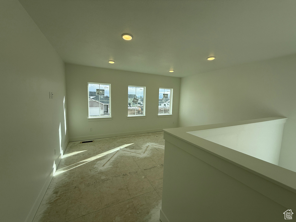 Spare room featuring visible vents, recessed lighting, and baseboards