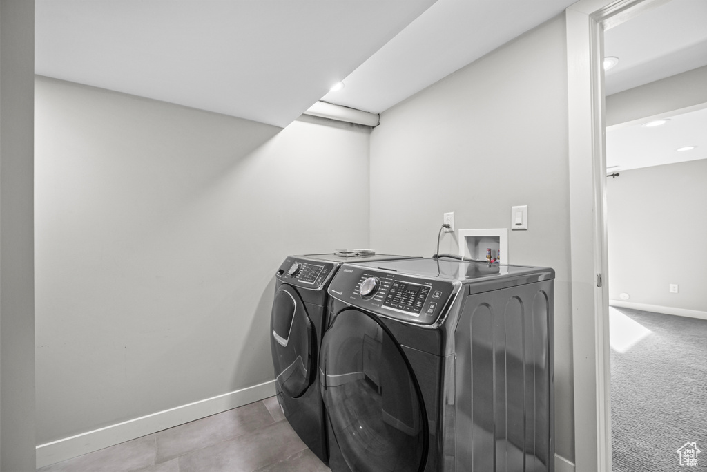 Laundry area with baseboards, laundry area, and washing machine and clothes dryer