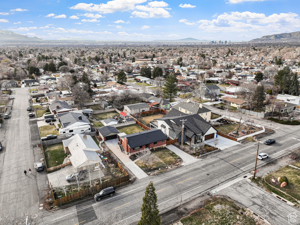Birds eye view of property featuring a residential view and a mountain view
