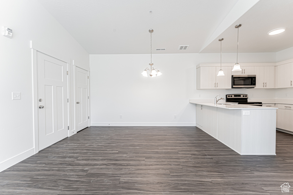 Photo 4 for MLS #2070057 at 13687 S Hanley Ln #DD303