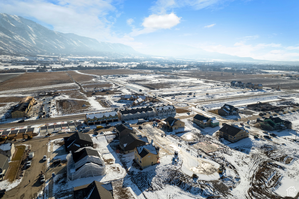 Aerial view with a mountain view