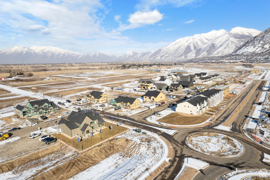 Drone / aerial view featuring a residential view and a mountain view