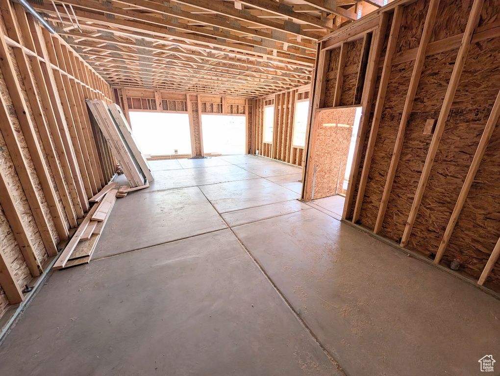 Misc room featuring concrete flooring
