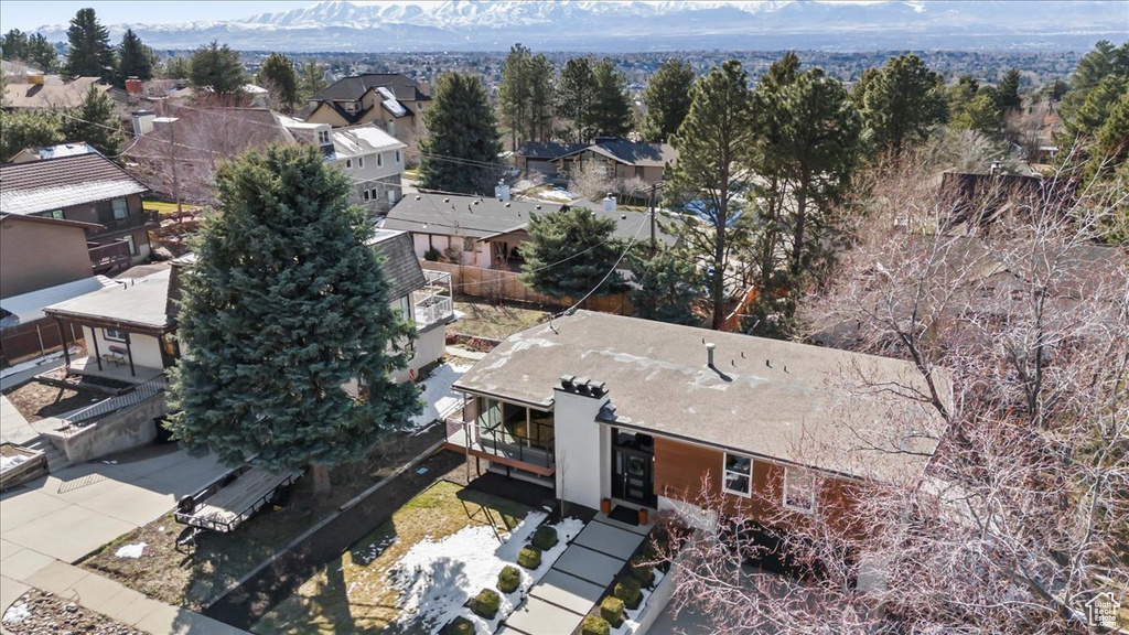 Birds eye view of property featuring a mountain view and a residential view