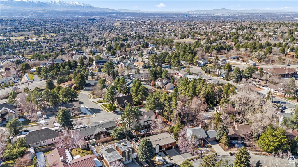Bird\\\\\\\\\\\\\\\'s eye view with a residential view and a mountain view