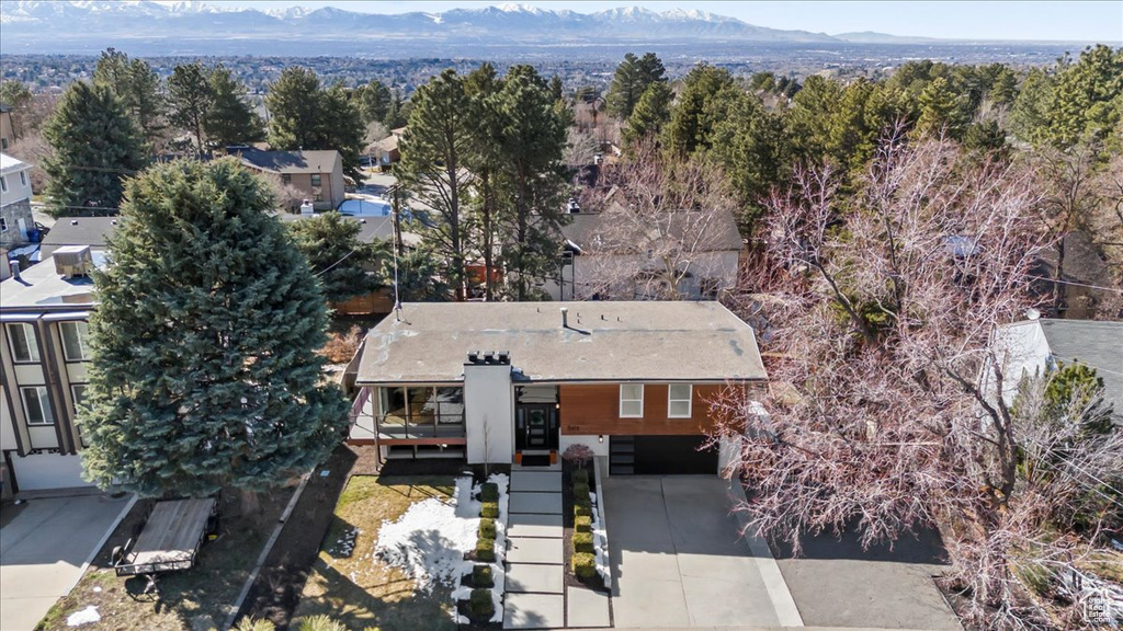 Drone / aerial view featuring a mountain view
