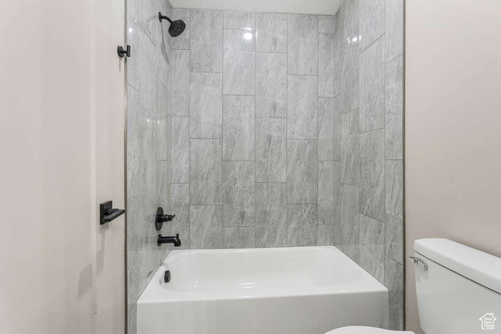 Bathroom with toilet and shower / bathtub combination