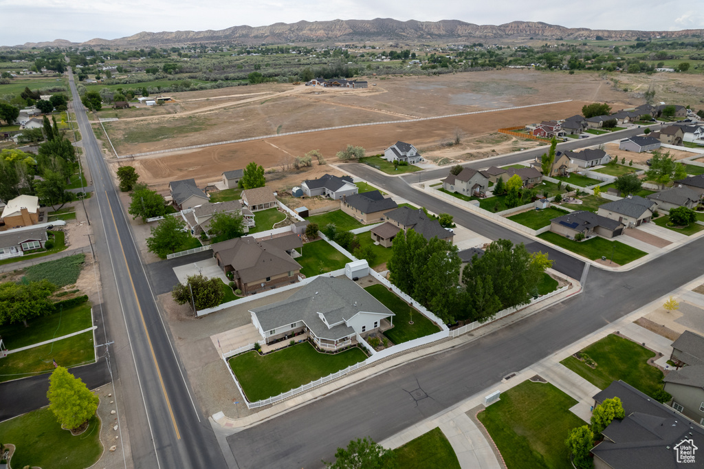 Aerial view of property\\\\\\\\\\\\\\\\\\\\\\\\\\\\\\\\\\\\\\\\\\\\\\\\\\\\\\\\\\\\\\\\\\\\\\\\\\\\\\\\\\\\\\\\\\\\\\\\\\\\\\\\\\\\\\\\\\\\\\\\\\\\\\\'s location with a mountainous background and nearby suburban area
