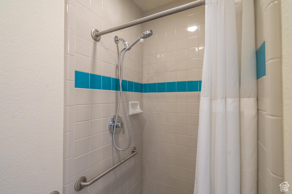 Full bathroom with tiled shower