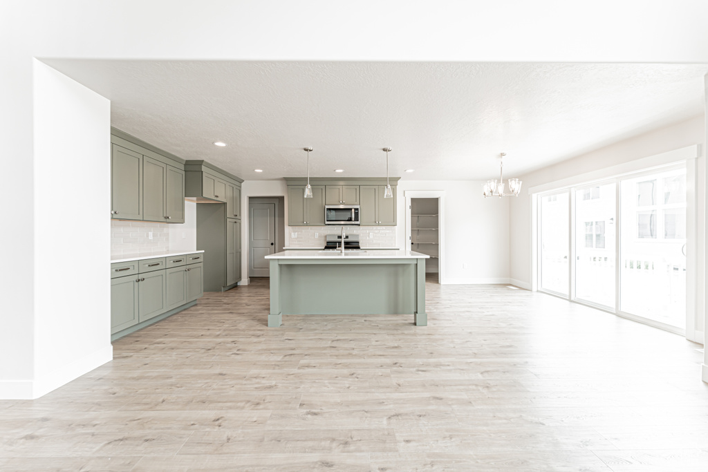 6482 W ROARING RIVER LN #204 Herriman, UT 84096