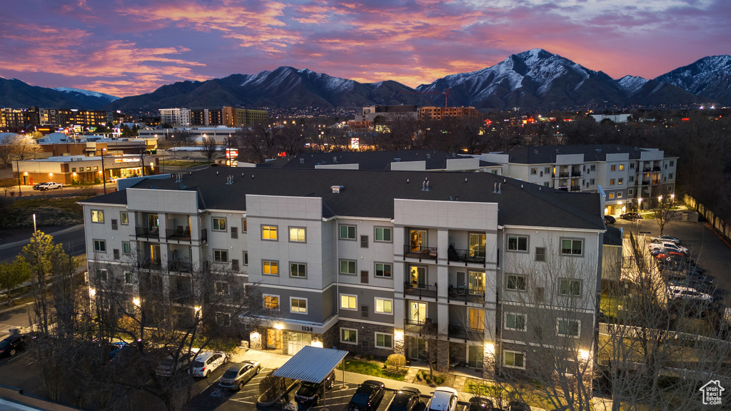 City view featuring a mountain view