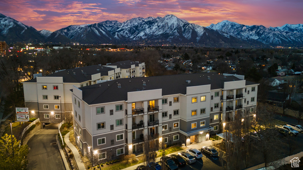 Aerial view with a mountain view