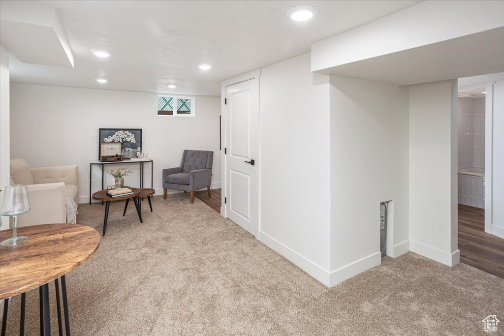 Living area with recessed lighting, baseboards, and carpet floors