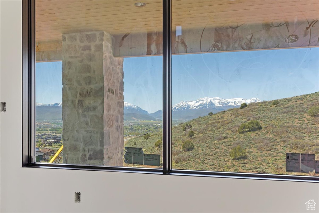 Detailed view of a mountain view