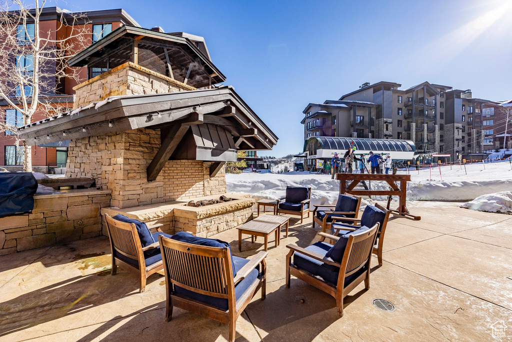 View of patio / terrace featuring an outdoor living space