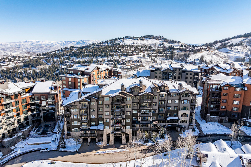 Snowy aerial view featuring a mountain view