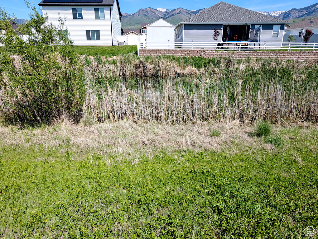 View of yard featuring a mountain view