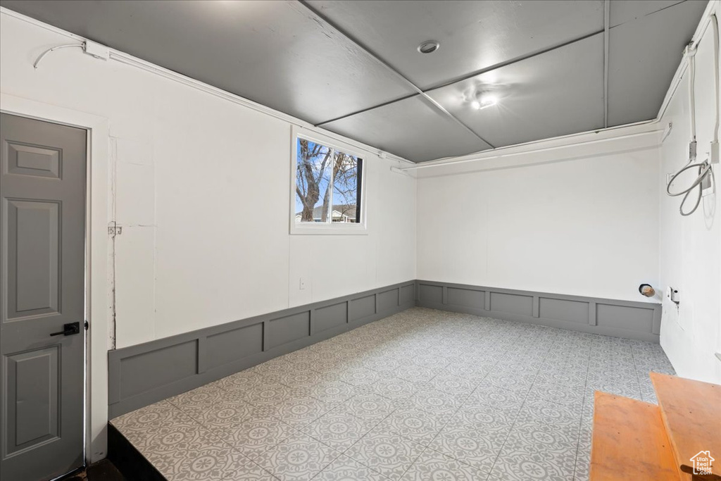 Below grade area with a decorative wall